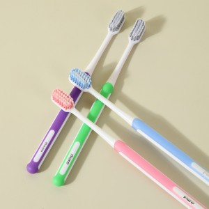 แปรงสีฟันการฟอกสีฟันด้วยตนเองในช่องปาก