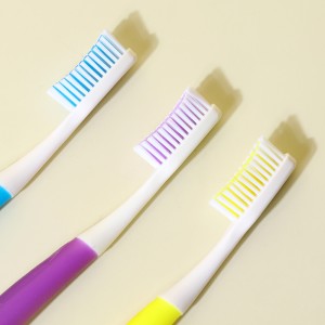 การดูแลฟันแปรงสีฟันในครัวสุขอนามัยในช่องปาก