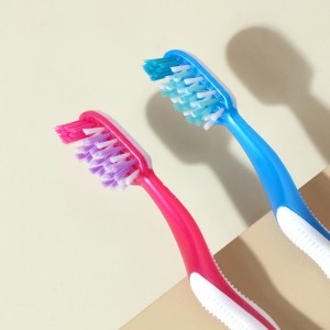 Ultrasoft Fade Color Bristle berus gigi