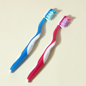 Ultrasoft Fade Color Bristle berus gigi