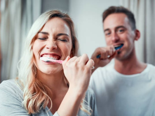 Produk Penjagaan Lisan -Toothbrush dan Floss